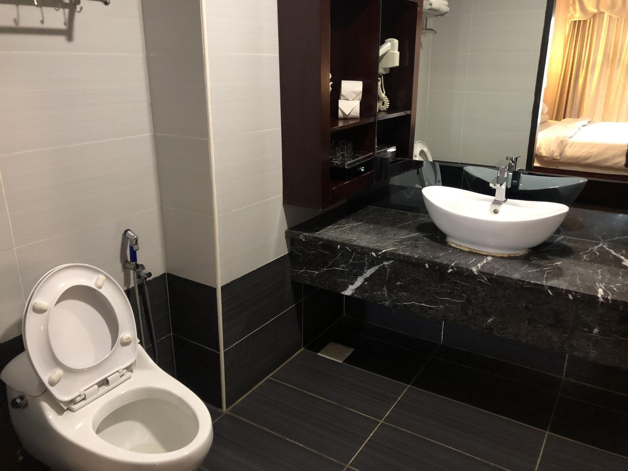 Pariss Hotel Джохор Бахру Екстериор снимка