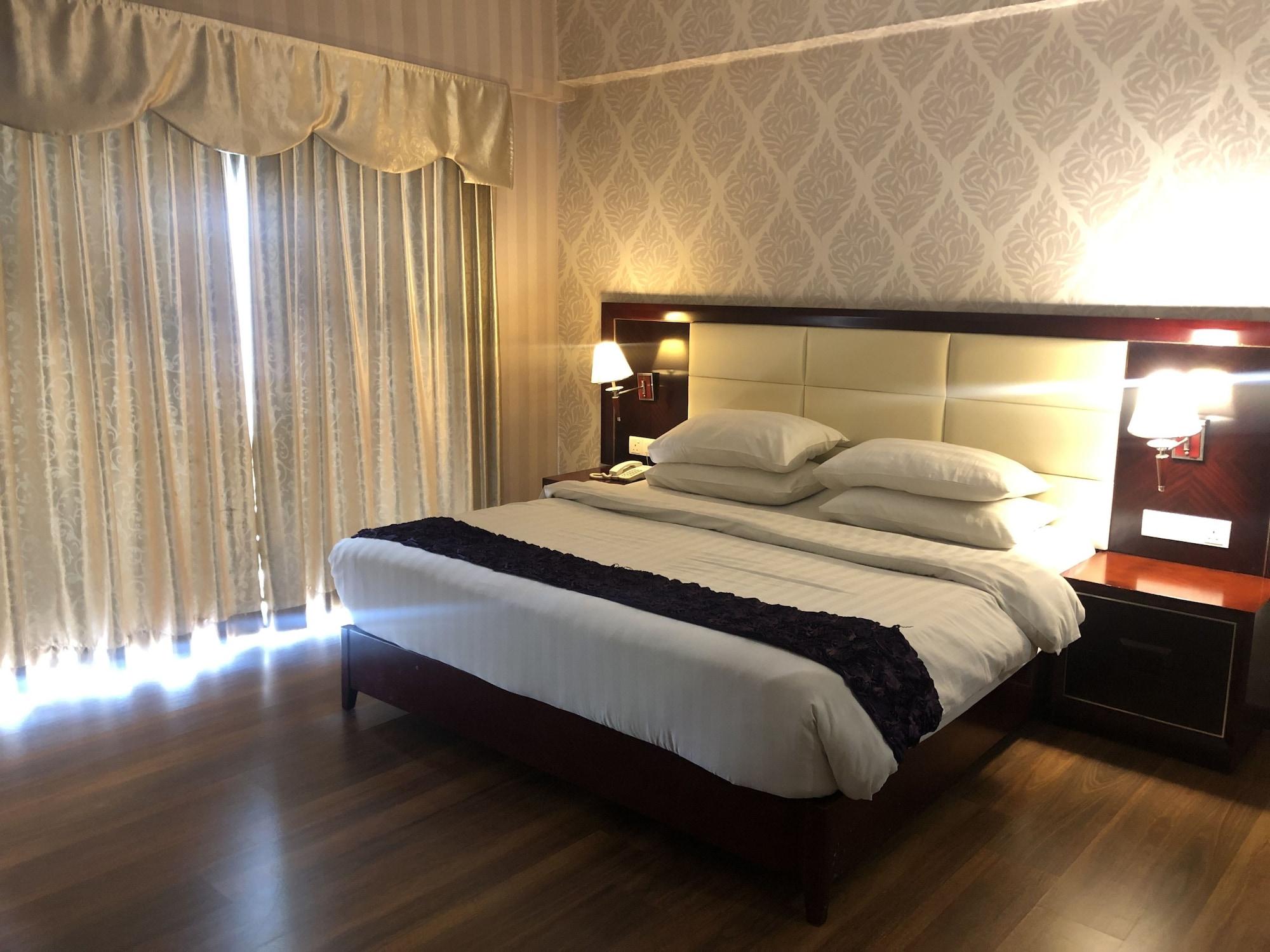 Pariss Hotel Джохор Бахру Екстериор снимка