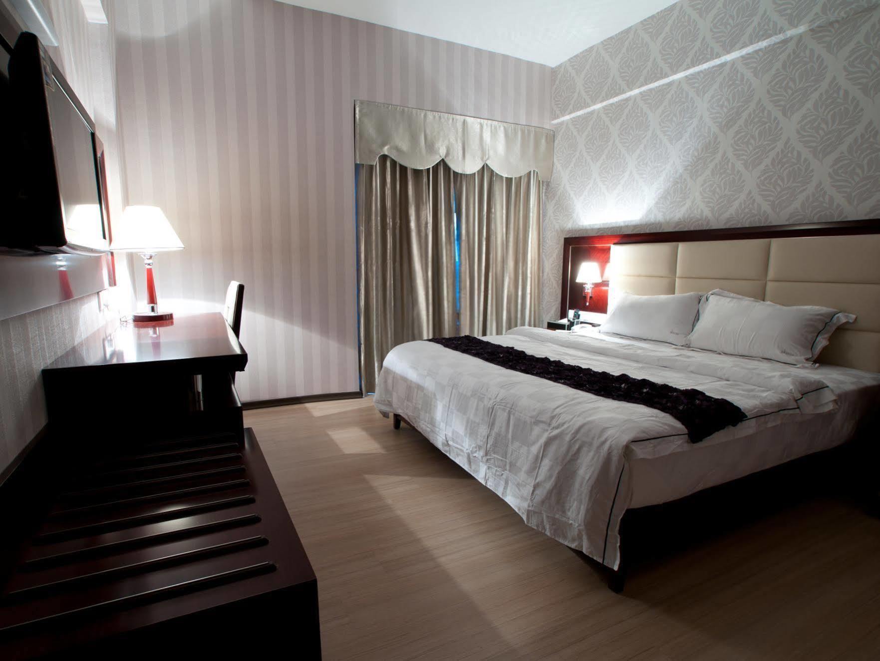 Pariss Hotel Джохор Бахру Екстериор снимка