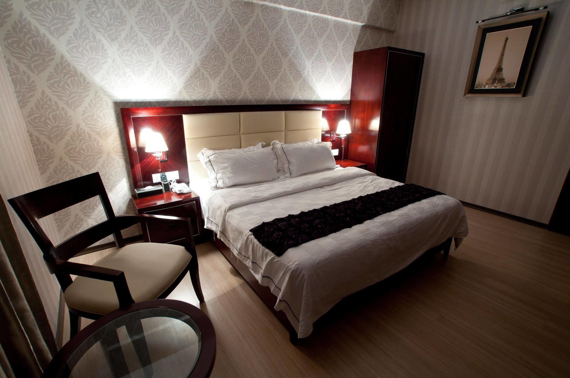 Pariss Hotel Джохор Бахру Екстериор снимка