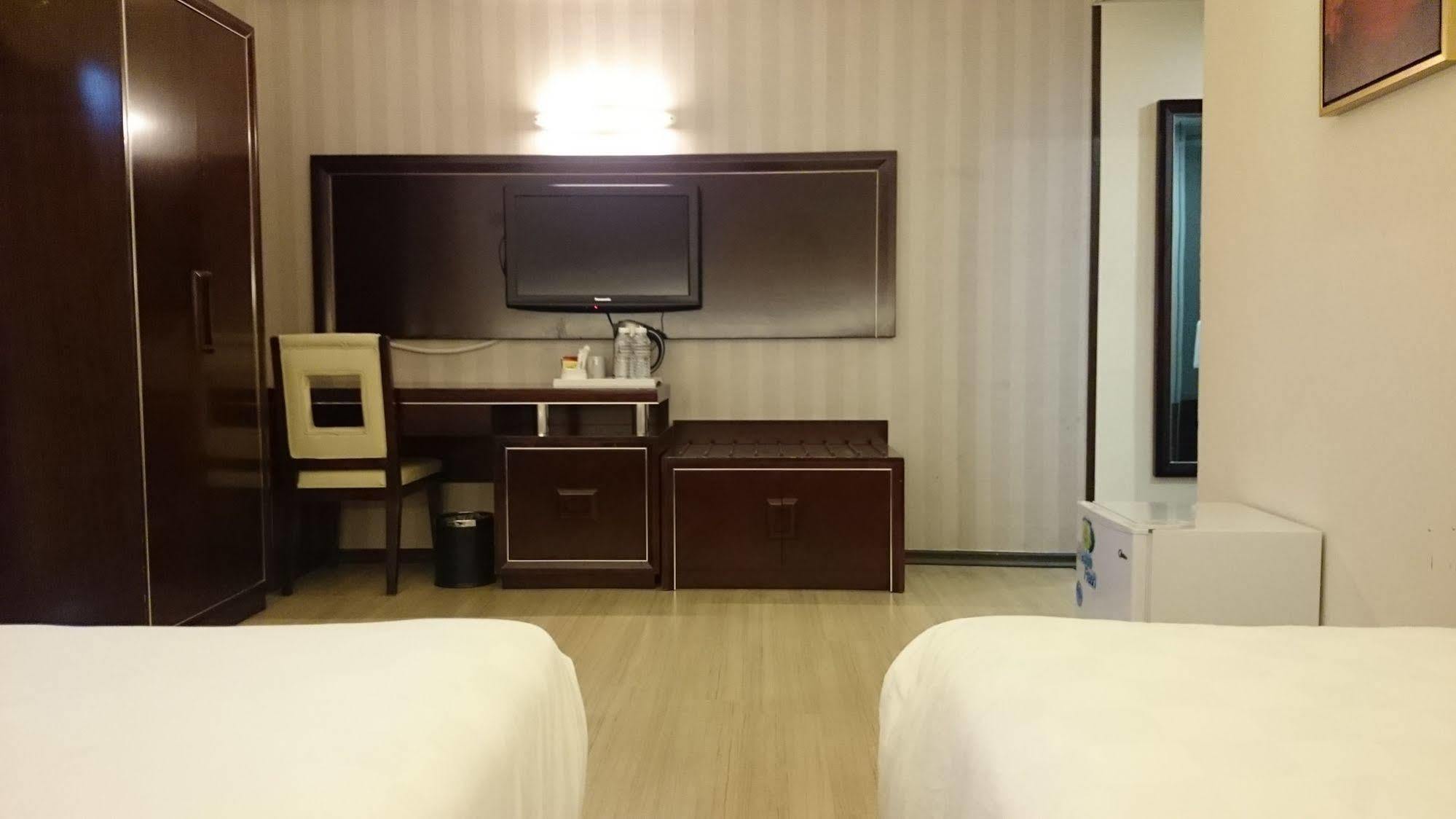 Pariss Hotel Джохор Бахру Екстериор снимка